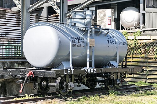 Хоппер, состав на путях, 2023